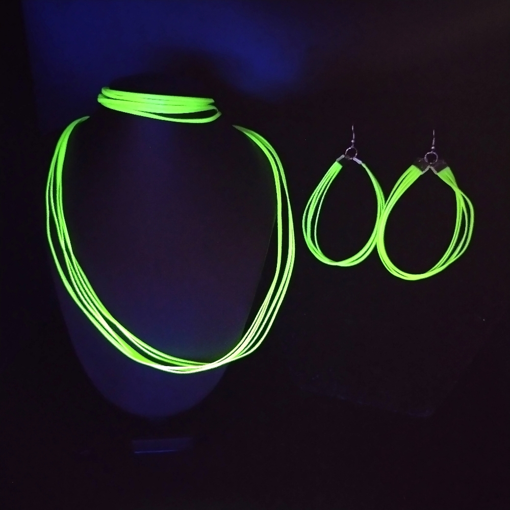 GLOW NECKLACE - Picture 5 of 13